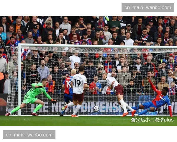 关键瞬间:富勒姆后卫失误被断,西汉姆联3秒内完成转换破门 关键瞬间:富勒姆后卫失误被断,西汉姆联3秒内完成转换破门