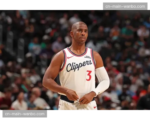 特写:老将克里斯·保罗在太阳队更衣室内的领袖角色 特写:老将克里斯·保罗在太阳队更衣室内的领袖角色